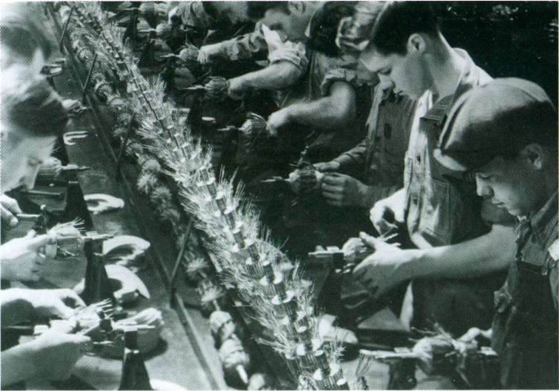 Иллюстрация к книге — Повседневная жизнь Соединенных Штатов в эпоху процветания и &quot;сухого закона&quot; [i_028.jpg]