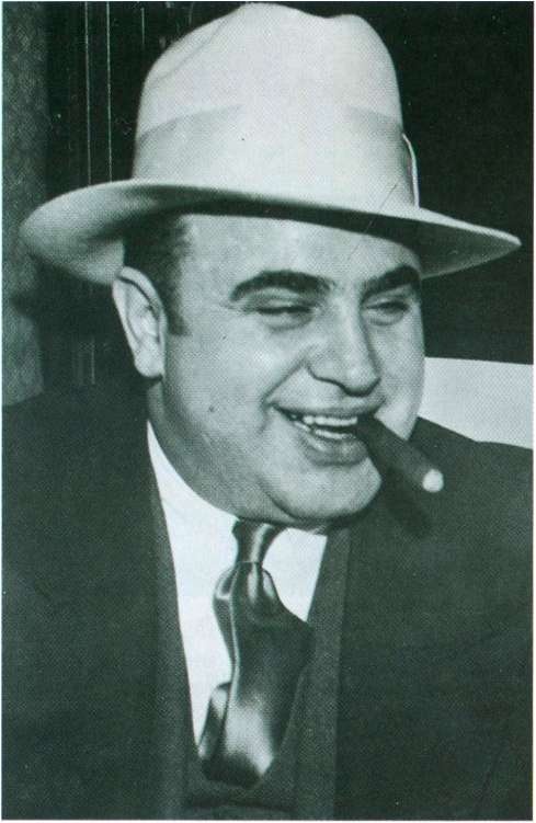 Иллюстрация к книге — Повседневная жизнь Соединенных Штатов в эпоху процветания и "сухого закона" [i_042.jpg]