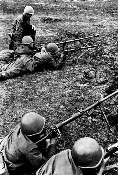 Иллюстрация к книге — Танки в Харьковской катастрофе 1942 года [i_023.jpg]