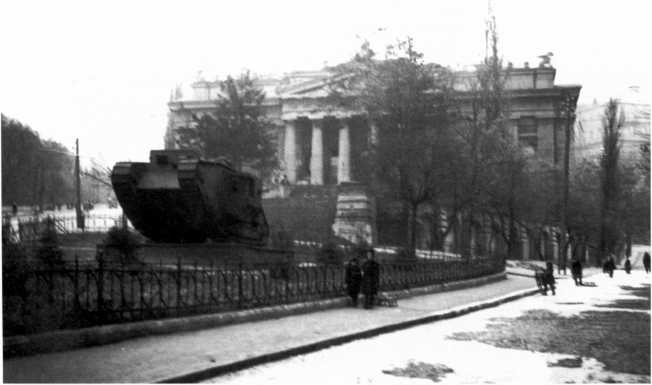 Иллюстрация к книге — Танки в Гражданской войне [i_165.jpg]