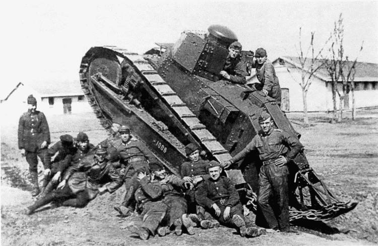 Иллюстрация к книге — Танк №1 &quot;Рено ФТ-17&quot;. Первый, легендарный [i_069.jpg]