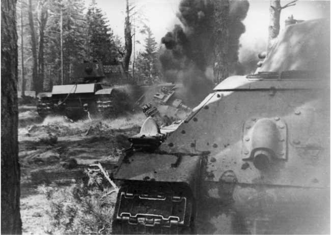 Иллюстрация к книге — Советский тяжелый танк КВ-1. Первые танки Победы [i_011.jpg]