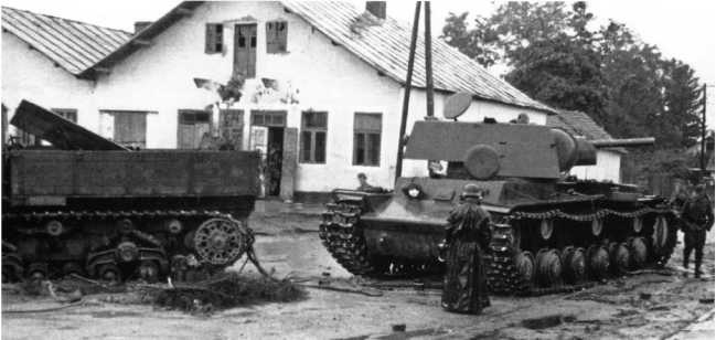 Иллюстрация к книге — Советский тяжелый танк КВ-1. Первые танки Победы [i_050.jpg]