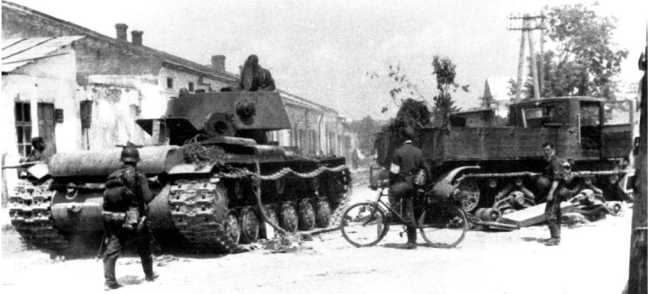 Иллюстрация к книге — Советский тяжелый танк КВ-1. Первые танки Победы [i_051.jpg]