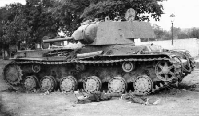 Иллюстрация к книге — Советский тяжелый танк КВ-1. Первые танки Победы [i_052.jpg]