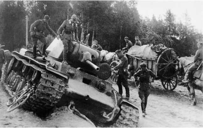 Иллюстрация к книге — Советский тяжелый танк КВ-1. Первые танки Победы [i_064.jpg]