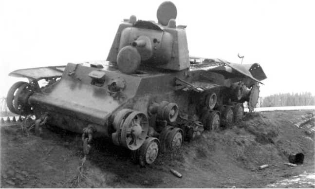 Иллюстрация к книге — Советский тяжелый танк КВ-1. Первые танки Победы [i_095.jpg]