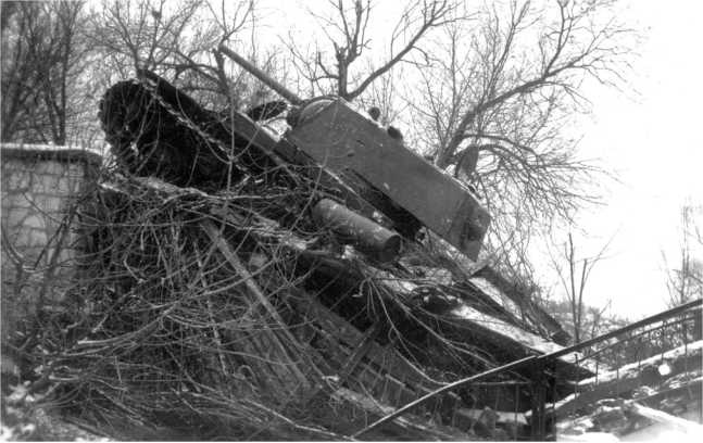 Иллюстрация к книге — Советский тяжелый танк КВ-1. Первые танки Победы [i_108.jpg]