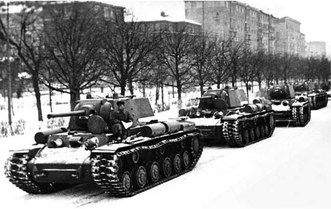 Иллюстрация к книге — Советский тяжелый танк КВ-1. Первые танки Победы [i_113.jpg]