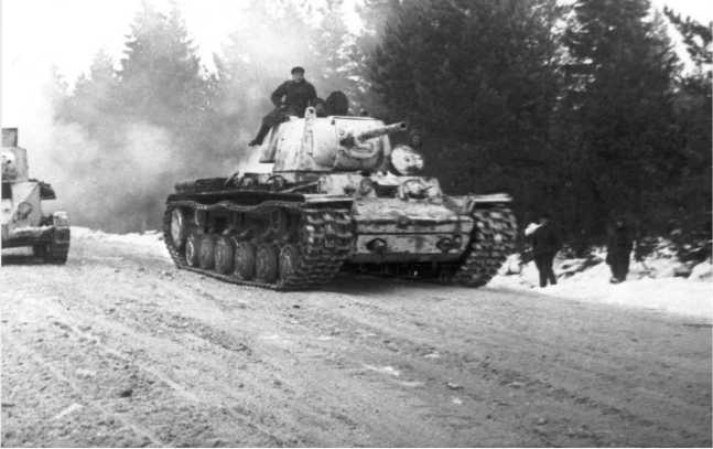 Иллюстрация к книге — Советский тяжелый танк КВ-1. Первые танки Победы [i_114.jpg]