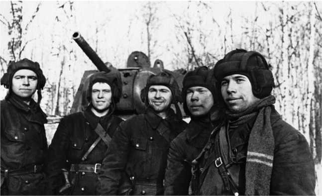 Иллюстрация к книге — Советский тяжелый танк КВ-1. Первые танки Победы [i_116.jpg]