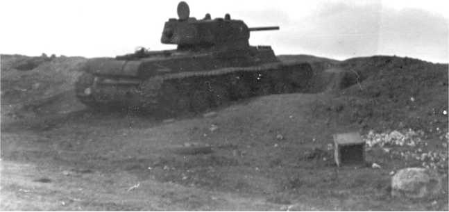 Иллюстрация к книге — Советский тяжелый танк КВ-1. Первые танки Победы [i_120.jpg]