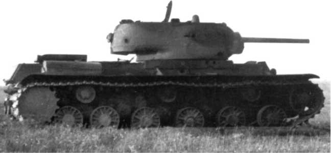 Иллюстрация к книге — Советский тяжелый танк КВ-1. Первые танки Победы [i_127.jpg]