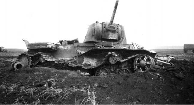 Иллюстрация к книге — Советский тяжелый танк КВ-1. Первые танки Победы [i_144.jpg]