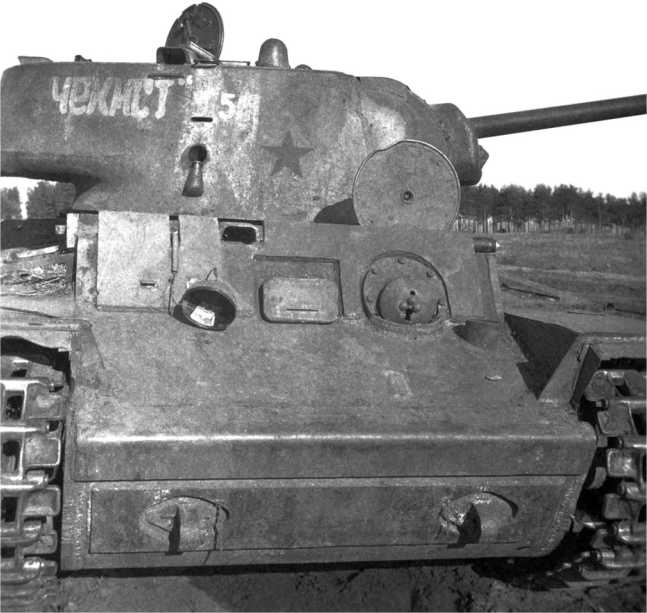 Иллюстрация к книге — Советский тяжелый танк КВ-1. Первые танки Победы [i_163.jpg]