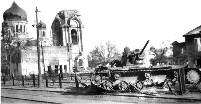 Иллюстрация к книге — Советский тяжелый танк КВ-1. Первые танки Победы [i_169.jpg]