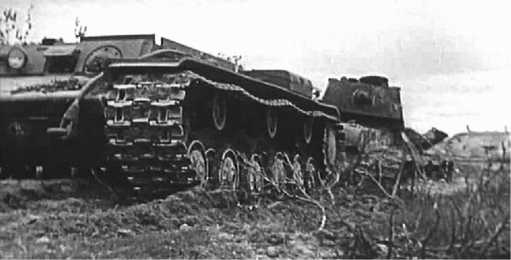 Иллюстрация к книге — Советский тяжелый танк КВ-1. Первые танки Победы [i_186.jpg]