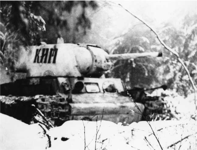 Иллюстрация к книге — Советский тяжелый танк КВ-1. Первые танки Победы [i_194.jpg]