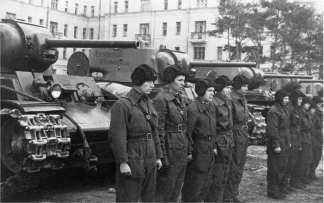 Иллюстрация к книге — Советский тяжелый танк КВ-1. Первые танки Победы [i_196.jpg]