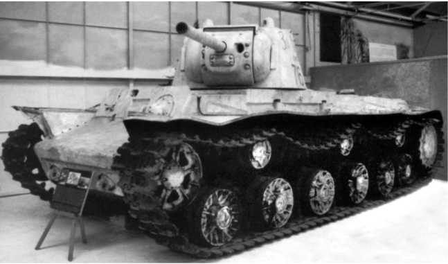 Иллюстрация к книге — Советский тяжелый танк КВ-1. Первые танки Победы [i_220.jpg]