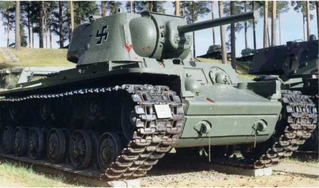 Иллюстрация к книге — Советский тяжелый танк КВ-1. Первые танки Победы [i_235.jpg]