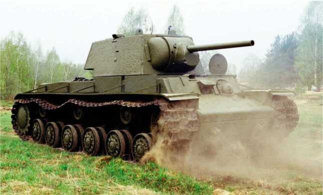 Иллюстрация к книге — Советский тяжелый танк КВ-1. Первые танки Победы [i_241.jpg]