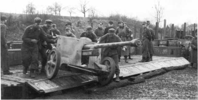 Иллюстрация к книге — Противотанковая артиллерия Вермахта во Второй Мировой войне. От &quot;дверных колотушек&quot; до &quot;убийц танков&quot; [i_025.jpg]