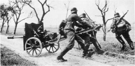 Иллюстрация к книге — Противотанковая артиллерия Вермахта во Второй Мировой войне. От &quot;дверных колотушек&quot; до &quot;убийц танков&quot; [i_098.jpg]