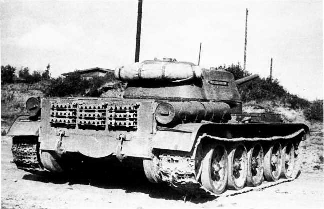 Иллюстрация к книге — Наследники «Тридцатьчетверки» – Т-34М, Т-43, Т-34-100, Т-44 [i_091.jpg]