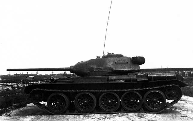 Иллюстрация к книге — Наследники «Тридцатьчетверки» – Т-34М, Т-43, Т-34-100, Т-44 [i_099.jpg]