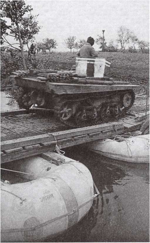 Иллюстрация к книге — "Чудо-оружие" Сталина. Плавающие танки Великой Отечественной Т-37, Т-38, Т-40 [i_070.jpg]