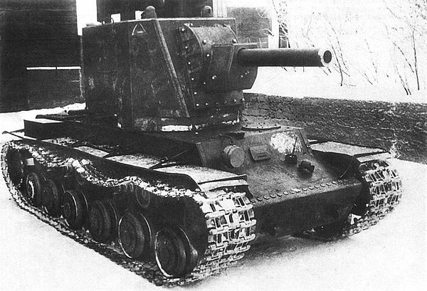 Иллюстрация к книге — Танк прорыва КВ. &quot;Клим Ворошилов&quot; [i_012.jpg]