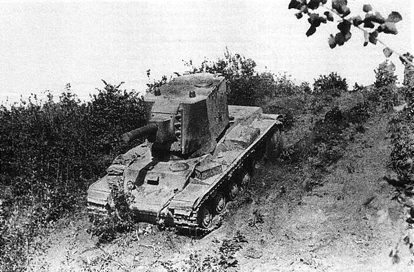 Иллюстрация к книге — Танк прорыва КВ. &quot;Клим Ворошилов&quot; [i_031.jpg]