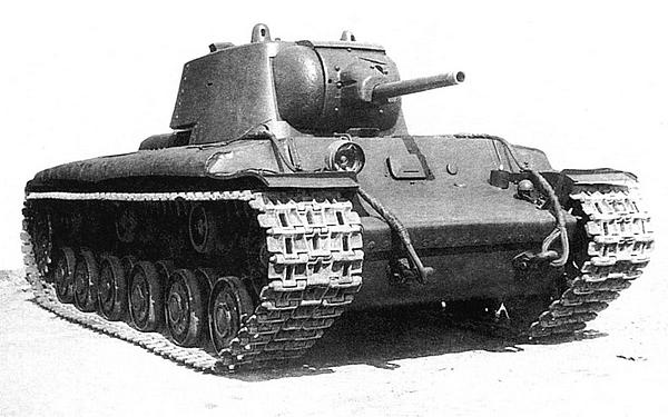 Иллюстрация к книге — Танк прорыва КВ. &quot;Клим Ворошилов&quot; [i_044.jpg]