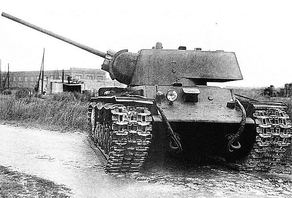 Иллюстрация к книге — Танк прорыва КВ. &quot;Клим Ворошилов&quot; [i_053.jpg]