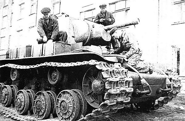 Иллюстрация к книге — Танк прорыва КВ. &quot;Клим Ворошилов&quot; [i_054.jpg]