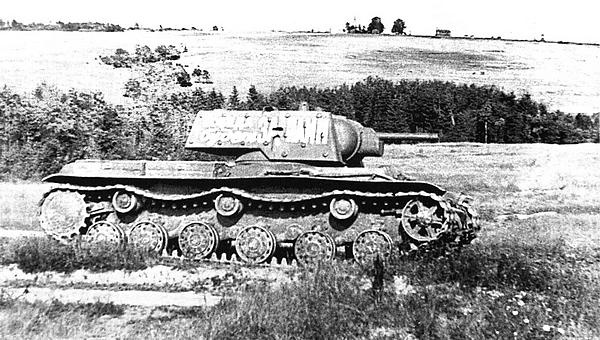 Иллюстрация к книге — Танк прорыва КВ. &quot;Клим Ворошилов&quot; [i_056.jpg]