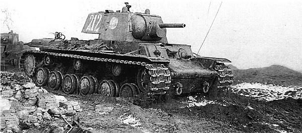 Иллюстрация к книге — Танк прорыва КВ. &quot;Клим Ворошилов&quot; [i_057.jpg]
