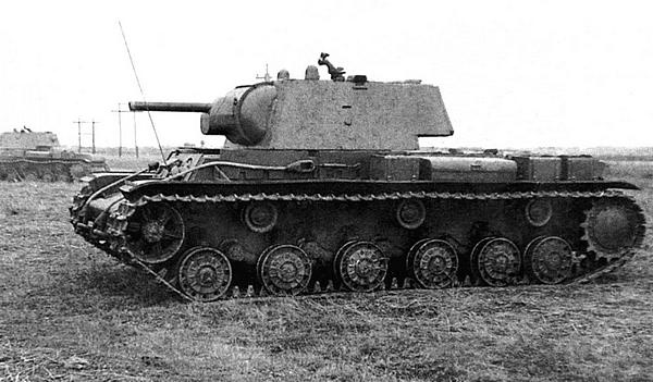 Иллюстрация к книге — Танк прорыва КВ. &quot;Клим Ворошилов&quot; [i_059.jpg]