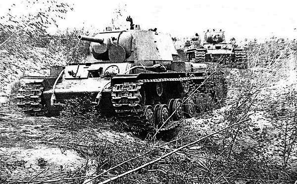 Иллюстрация к книге — Танк прорыва КВ. &quot;Клим Ворошилов&quot; [i_060.jpg]