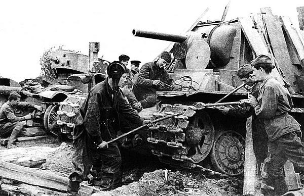 Иллюстрация к книге — Танк прорыва КВ. &quot;Клим Ворошилов&quot; [i_061.jpg]