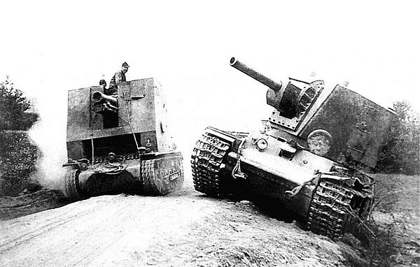 Иллюстрация к книге — Танк прорыва КВ. &quot;Клим Ворошилов&quot; [i_062.jpg]