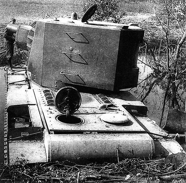 Иллюстрация к книге — Танк прорыва КВ. &quot;Клим Ворошилов&quot; [i_063.jpg]