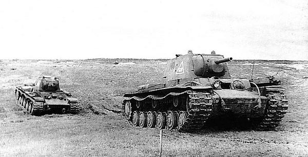 Иллюстрация к книге — Танк прорыва КВ. &quot;Клим Ворошилов&quot; [i_066.jpg]