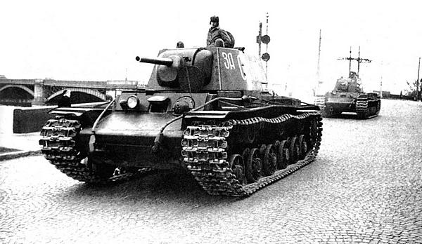 Иллюстрация к книге — Танк прорыва КВ. &quot;Клим Ворошилов&quot; [i_067.jpg]