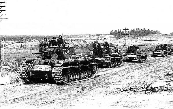 Иллюстрация к книге — Танк прорыва КВ. &quot;Клим Ворошилов&quot; [i_073.jpg]