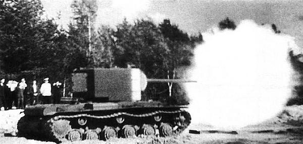 Иллюстрация к книге — Танк прорыва КВ. &quot;Клим Ворошилов&quot; [i_091.jpg]