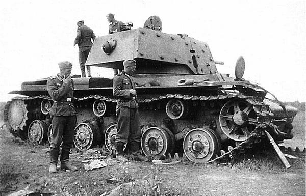 Иллюстрация к книге — Танк прорыва КВ. &quot;Клим Ворошилов&quot; [i_101.jpg]