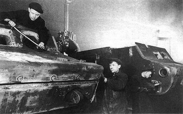 Иллюстрация к книге — Танк прорыва КВ. &quot;Клим Ворошилов&quot; [i_104.jpg]