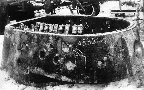 Иллюстрация к книге — Танк прорыва КВ. &quot;Клим Ворошилов&quot; [i_105.jpg]